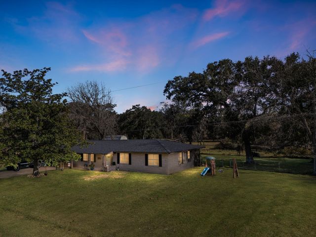 904 Avenue C, Sweeny, TX 77480