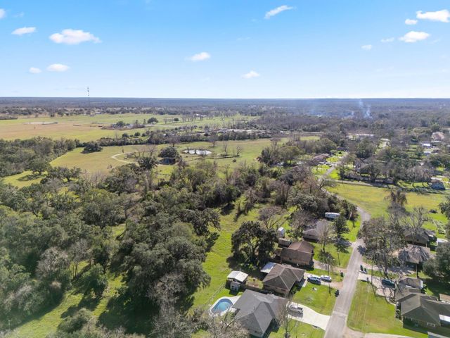 904 Avenue C, Sweeny, TX 77480