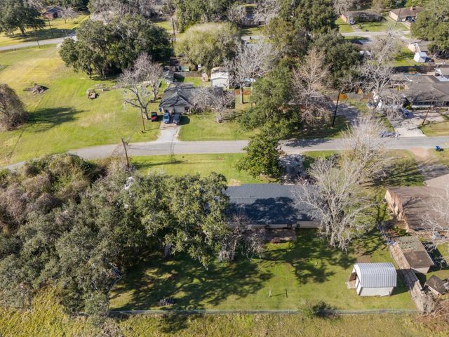 904 Avenue C, Sweeny, TX 77480