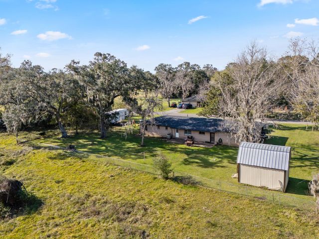 904 Avenue C, Sweeny, TX 77480