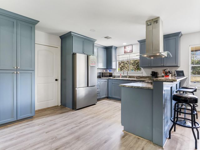 904 Avenue C, Sweeny, TX 77480