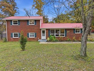 110 Southwood Ln, Tullahoma, TN 37388