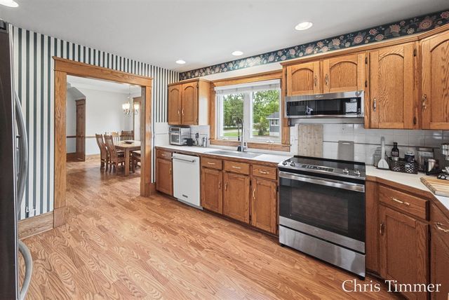 522 E Lincoln Avenue, Zeeland, MI 49464