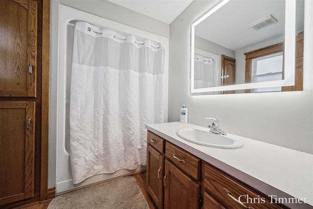 522 E Lincoln Avenue, Zeeland, MI 49464