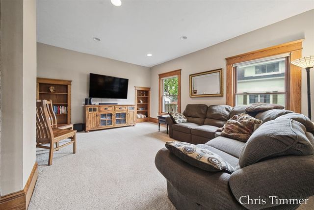 522 E Lincoln Avenue, Zeeland, MI 49464