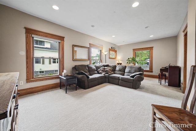 522 E Lincoln Avenue, Zeeland, MI 49464