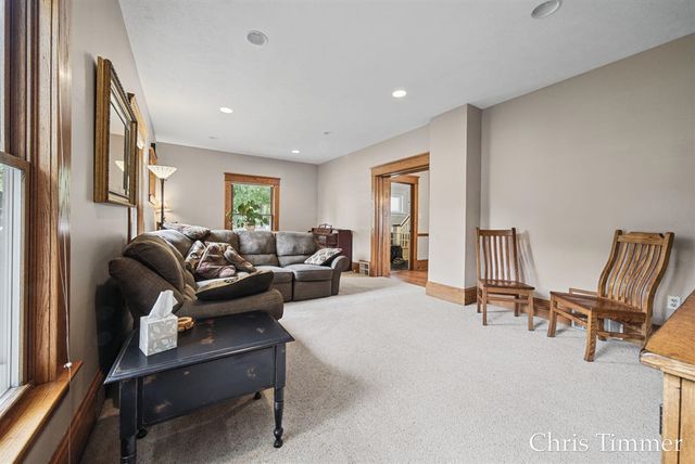 522 E Lincoln Avenue, Zeeland, MI 49464