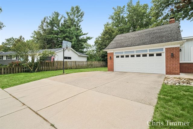 522 E Lincoln Avenue, Zeeland, MI 49464