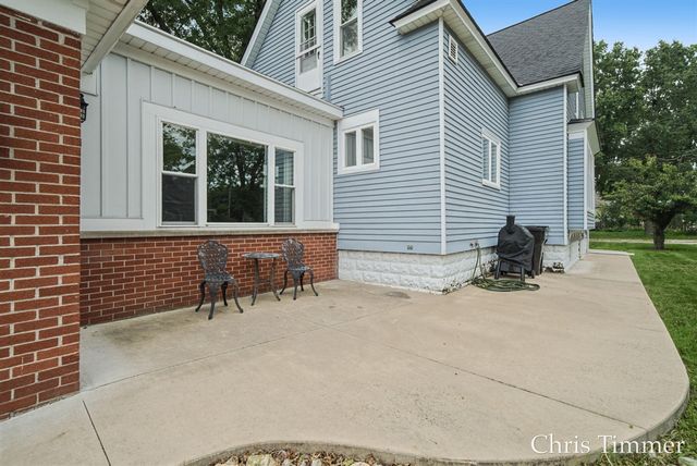 522 E Lincoln Avenue, Zeeland, MI 49464