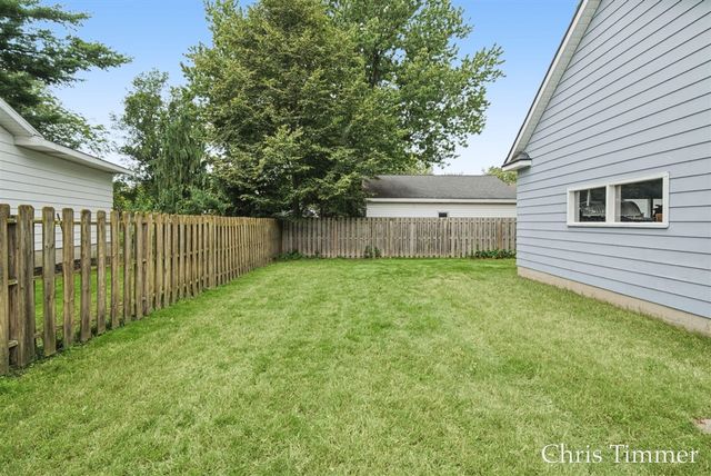 522 E Lincoln Avenue, Zeeland, MI 49464
