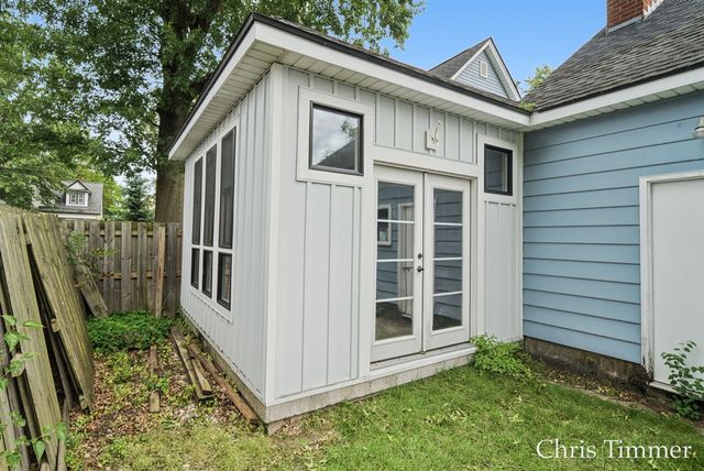 522 E Lincoln Avenue, Zeeland, MI 49464