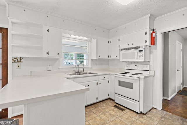 124 Melrose Drive, Lagrange, GA 30241