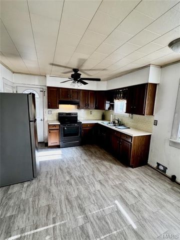 533 W Harris Avenue, Greenville, IL 62246