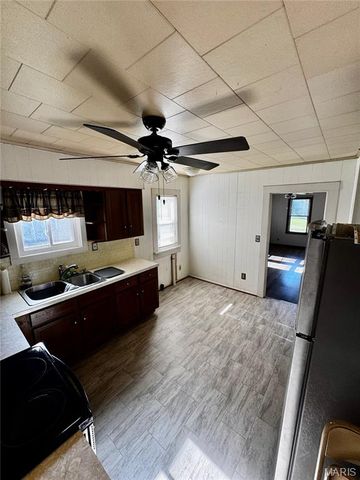 533 W Harris Avenue, Greenville, IL 62246