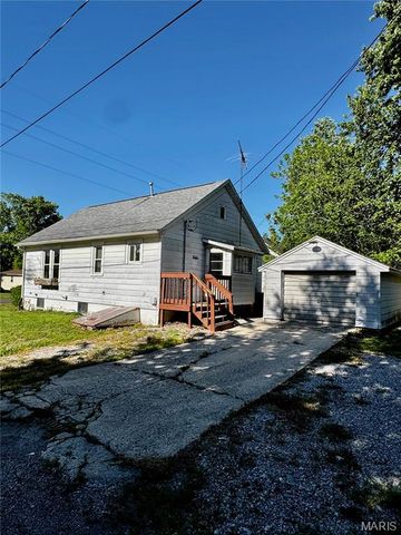 533 W Harris Avenue, Greenville, IL 62246