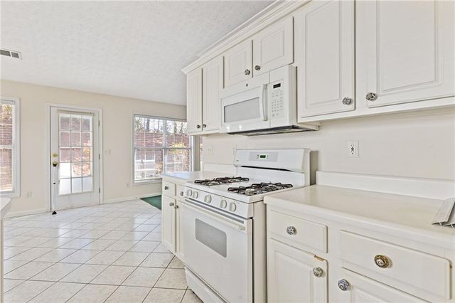 1102 Noble Oak Court, Lawrenceville, GA 30046