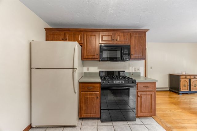 4 Carver Dr, Sandwich, MA 02563
