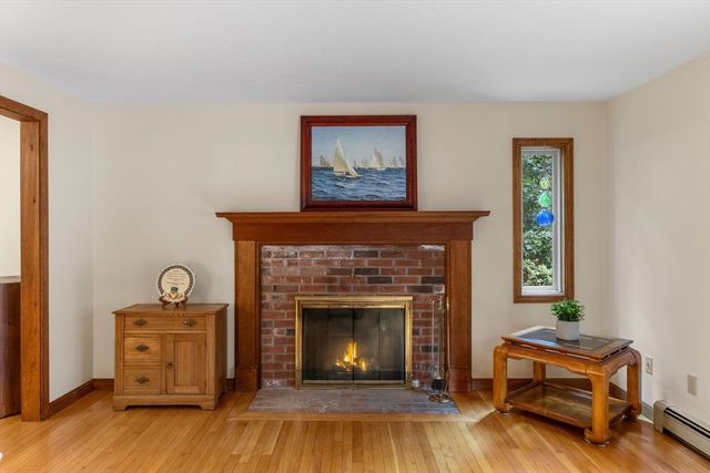 4 Carver Dr, Sandwich, MA 02563