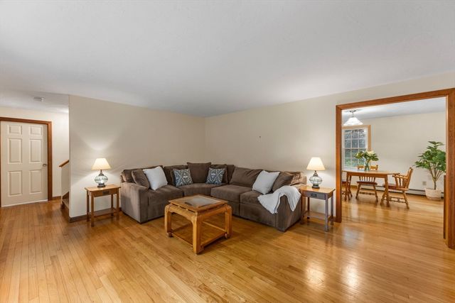 4 Carver Dr, Sandwich, MA 02563