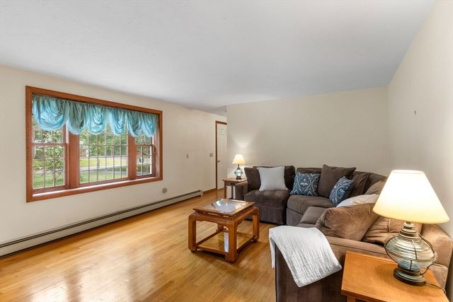 4 Carver Dr, Sandwich, MA 02563