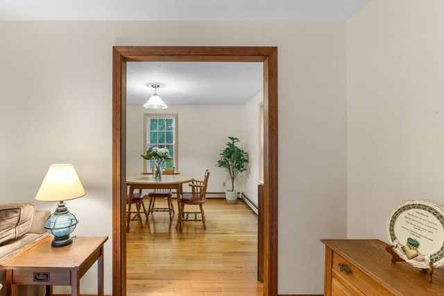 4 Carver Dr, Sandwich, MA 02563