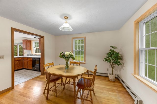 4 Carver Dr, Sandwich, MA 02563