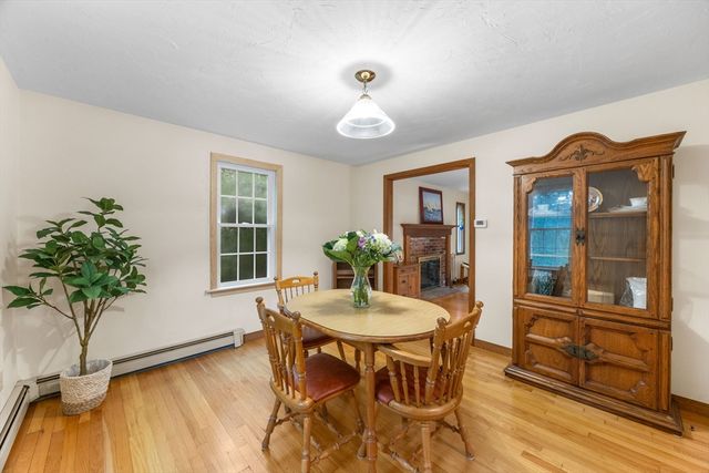 4 Carver Dr, Sandwich, MA 02563