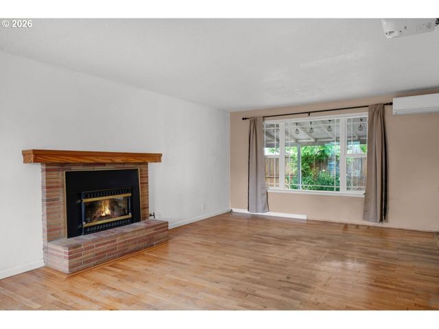 2301 COMPTON St, Eugene, OR 97404