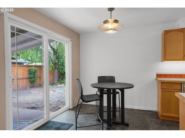 2301 COMPTON St, Eugene, OR 97404