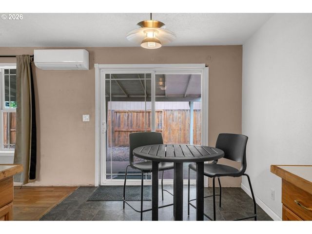 2301 COMPTON St, Eugene, OR 97404