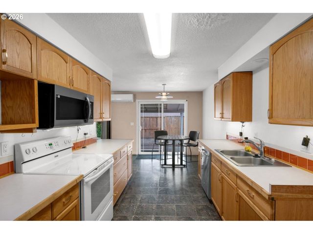 2301 COMPTON St, Eugene, OR 97404