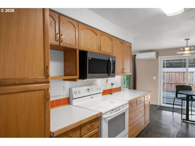 2301 COMPTON St, Eugene, OR 97404