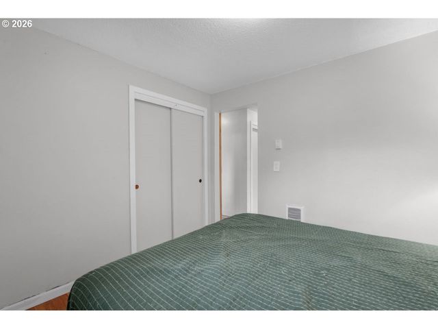 2301 COMPTON St, Eugene, OR 97404