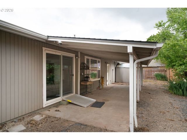 2301 COMPTON St, Eugene, OR 97404