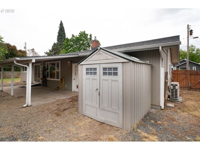 2301 COMPTON St, Eugene, OR 97404