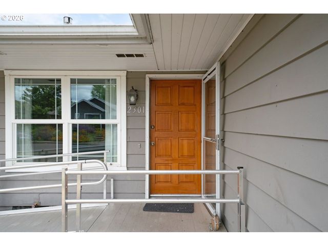 2301 COMPTON St, Eugene, OR 97404