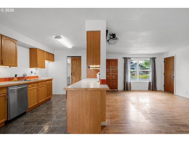2301 COMPTON St, Eugene, OR 97404