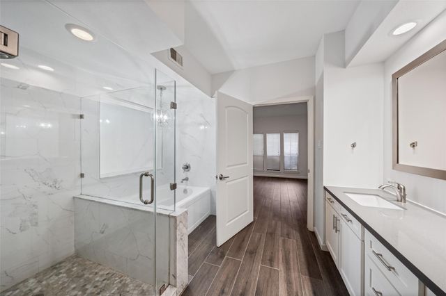 6215 Ash Oak Drive, Houston, TX 77091
