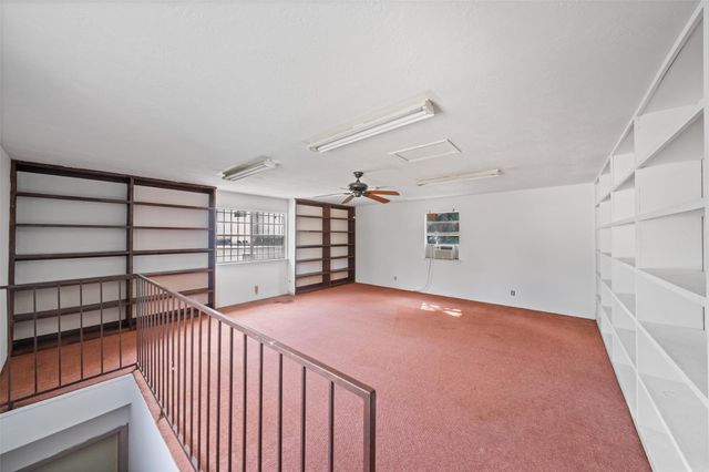 6215 Ash Oak Drive, Houston, TX 77091