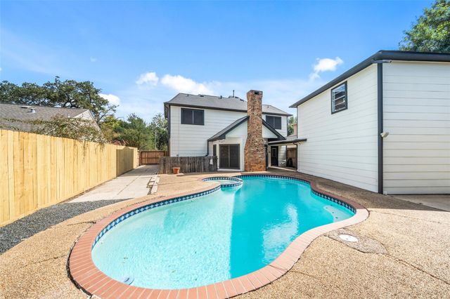 6215 Ash Oak Drive, Houston, TX 77091