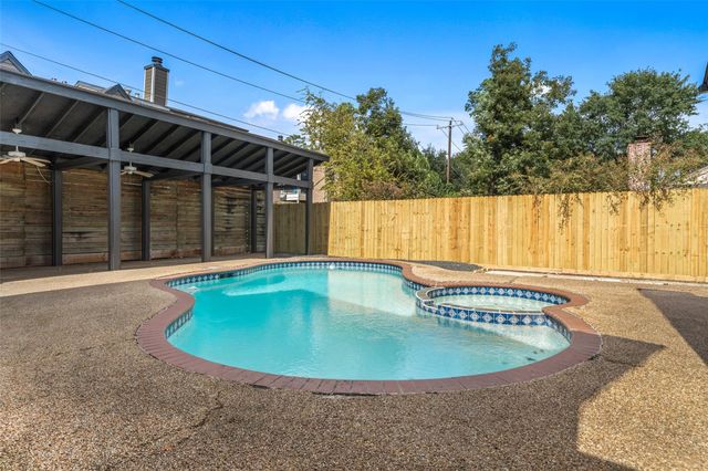 6215 Ash Oak Drive, Houston, TX 77091