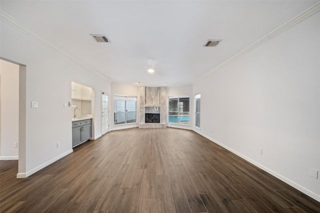 6215 Ash Oak Drive, Houston, TX 77091