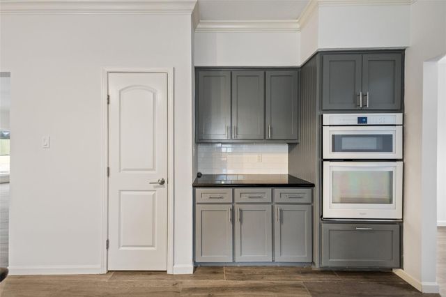 6215 Ash Oak Drive, Houston, TX 77091