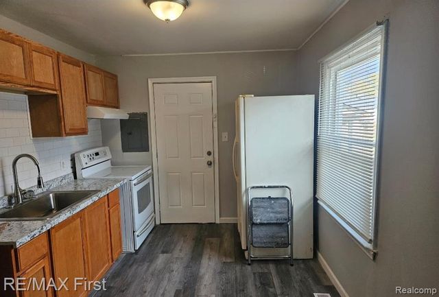 11243 Fisher Avenue, Warren, MI 48089