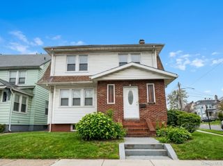 84-56 164th Street 2nd Fl, Jamaica, NY 11432