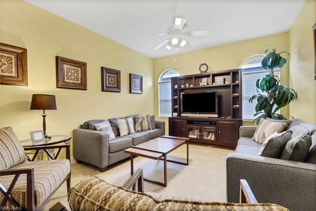 977 Briarwood BLVD, Naples, FL 34104