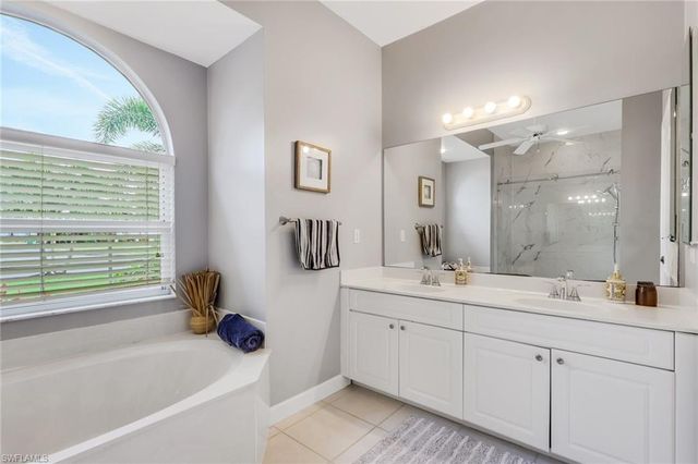 977 Briarwood BLVD, Naples, FL 34104