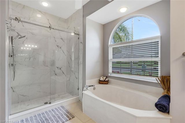 977 Briarwood BLVD, Naples, FL 34104