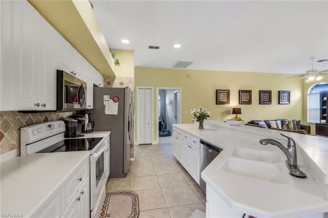 977 Briarwood BLVD, Naples, FL 34104