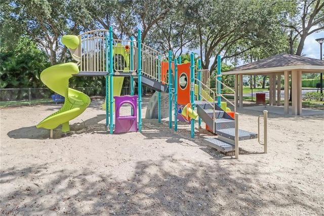 977 Briarwood BLVD, Naples, FL 34104